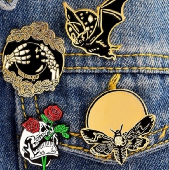 Skull & Roses Enamel Pin - Picture 2 of 2
